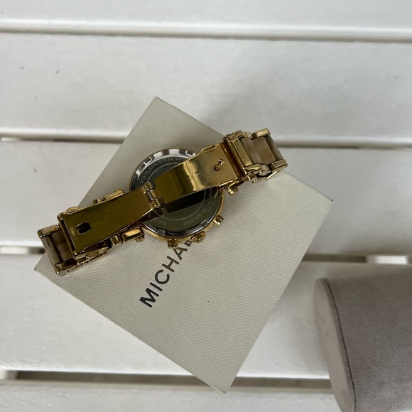 MICHAEL KORS MK5632 Parker All Gold Tone. Chronograph Ladies Wrist Watch - Picture 4 of 6